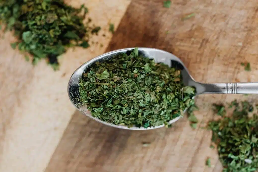 Qu'est-ce que le Shake Weed et peut-il être utilisé pour fumer ? | Guide de la Foire aux graines