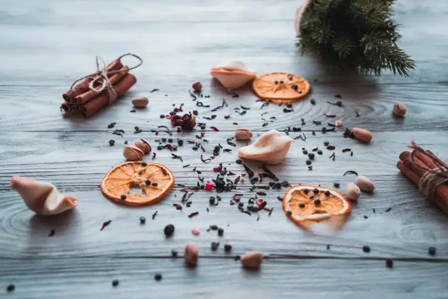 Enhance the flavors of weed, spices and aromatics 