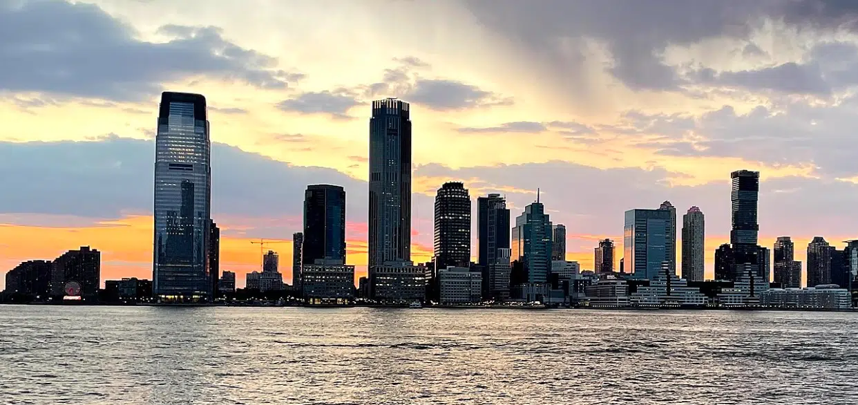 No image provided or no title added