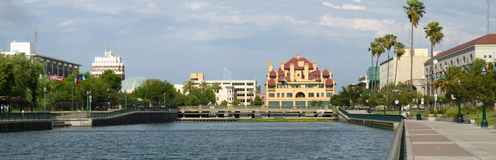 No image provided or no title added